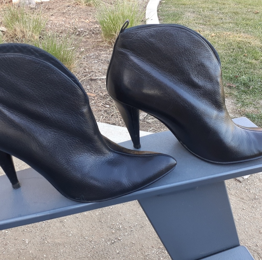 Stuart Weitzman black leather kitten boot